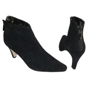 Ann Marino 9M sexy black suede zip ankle boots